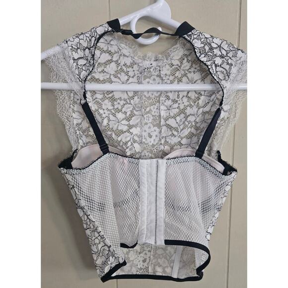 Victoria's Secret Black & White Laced Fitted Blouse/Corset/Bustier 36C - Picture 4 of 10